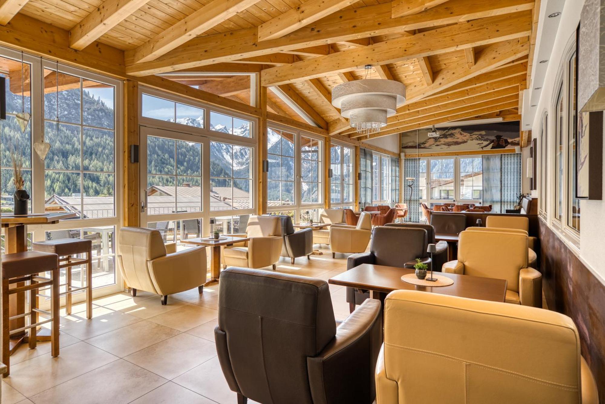 Hotel Alpen-Royal Йерценс Экстерьер фото