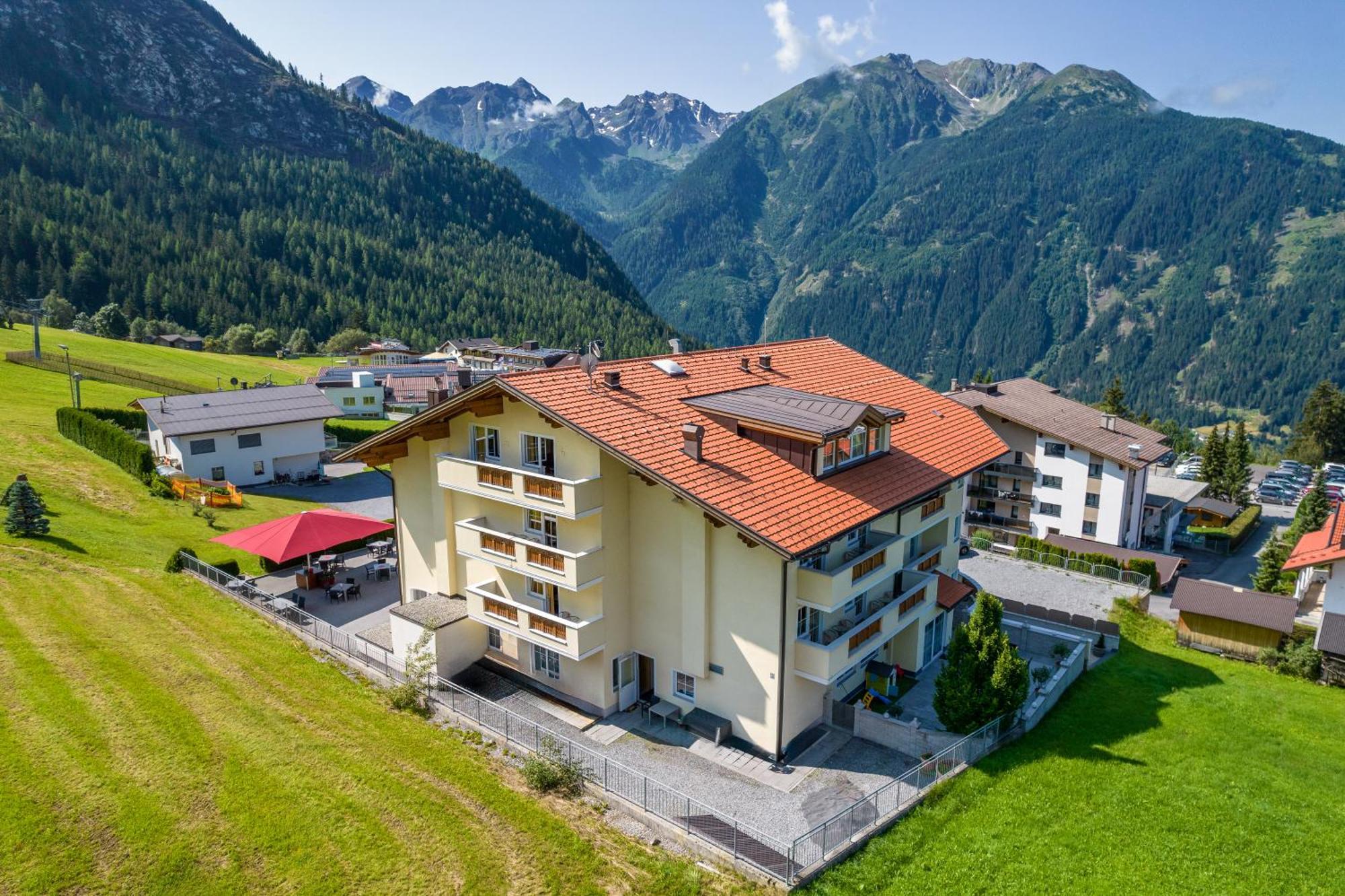 Hotel Alpen-Royal Йерценс Экстерьер фото
