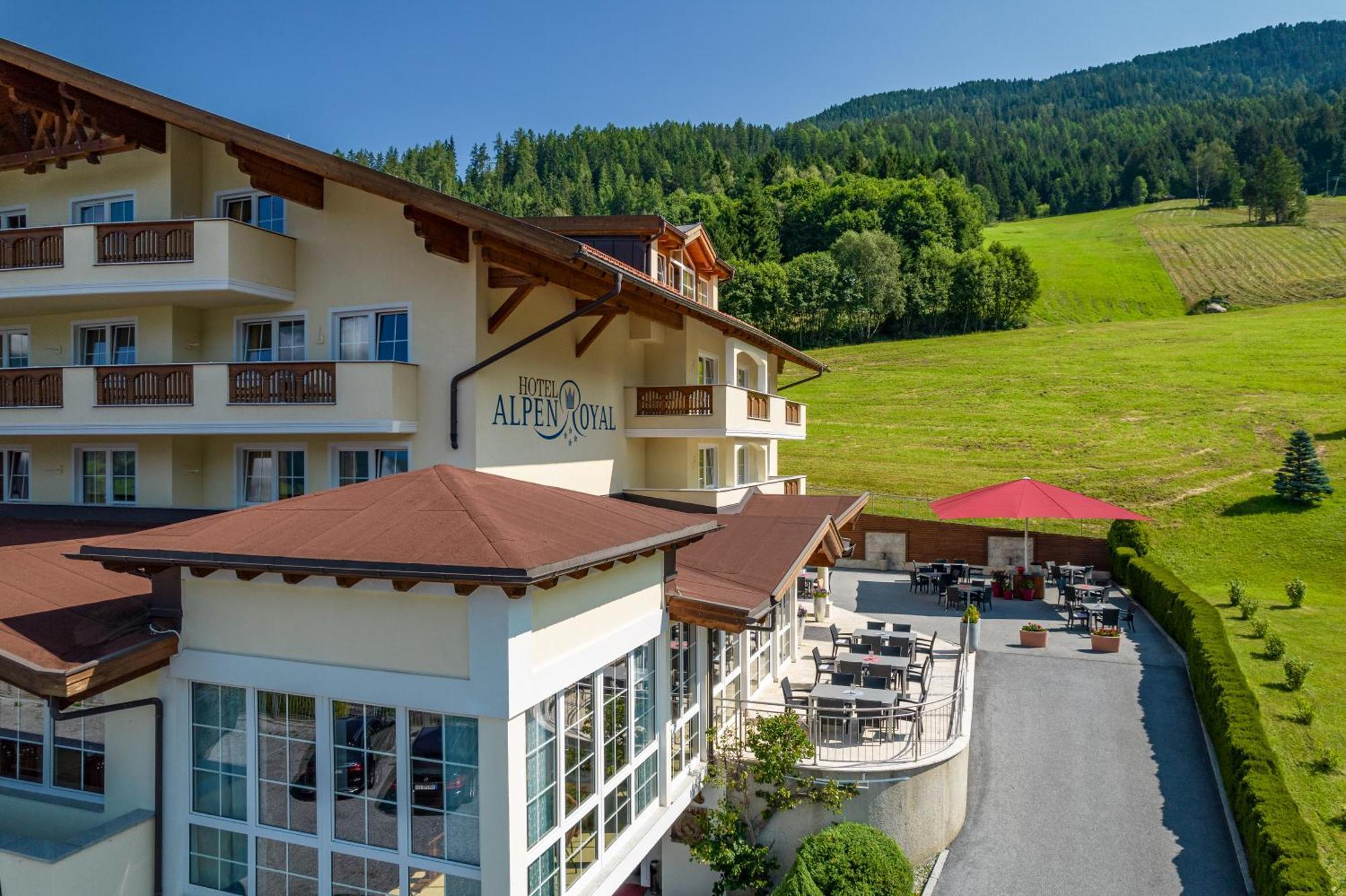Hotel Alpen-Royal Йерценс Экстерьер фото