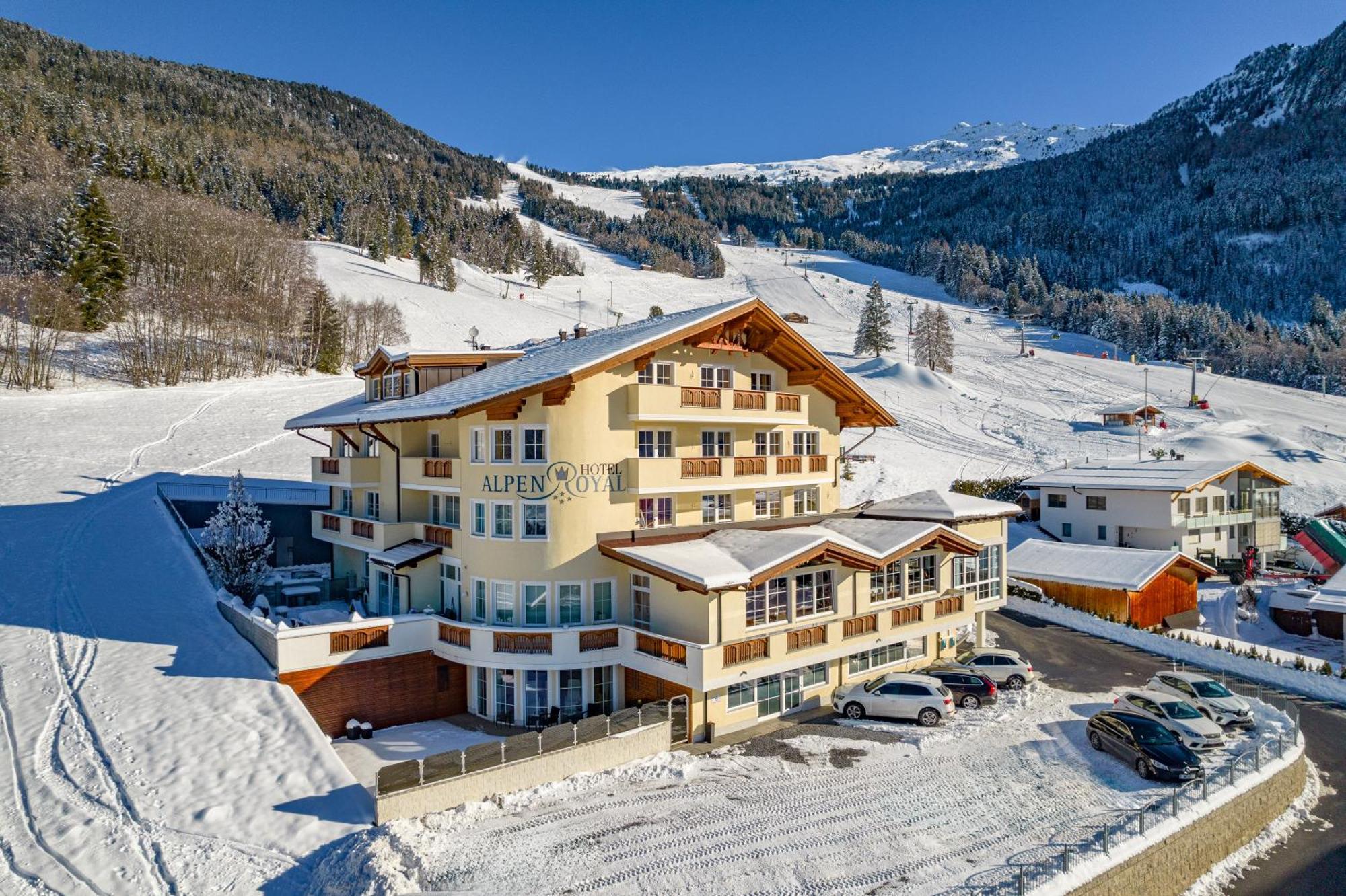 Hotel Alpen-Royal Йерценс Экстерьер фото